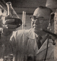 Tak to bylo před 65 lety: Chemie léčivých a vonných květů